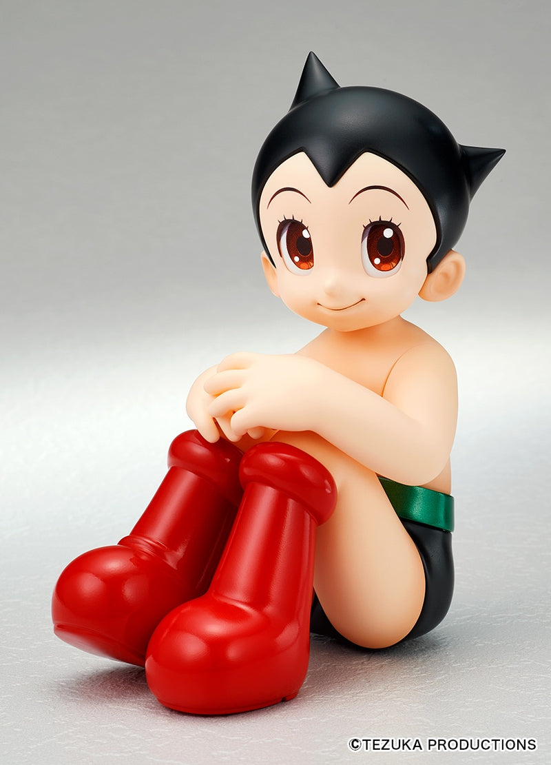 quesQ Astro Boy Figure JAPAN OFFICIAL