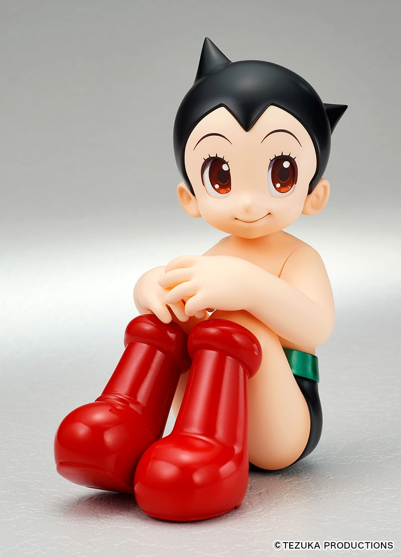 quesQ Astro Boy Figure JAPAN OFFICIAL