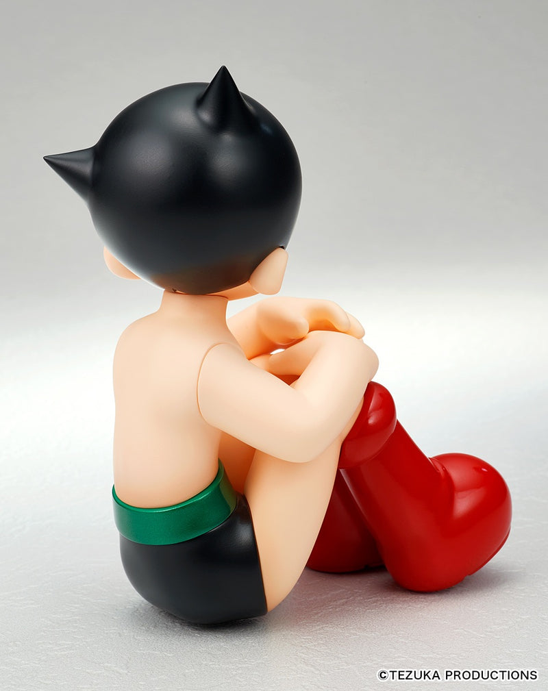 quesQ Astro Boy Figure JAPAN OFFICIAL