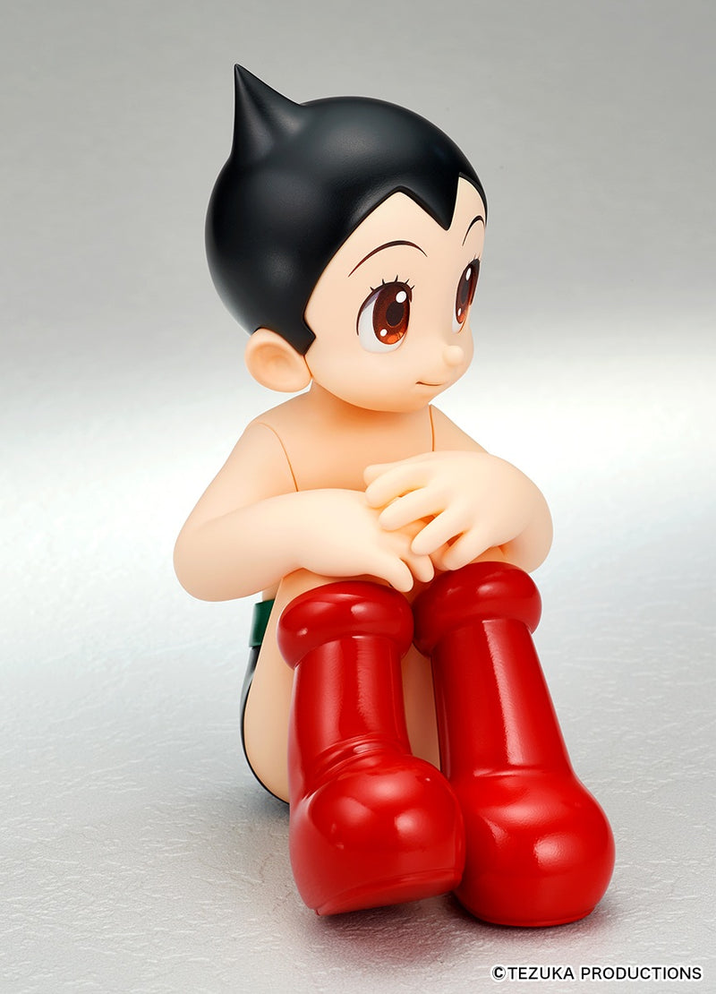 quesQ Astro Boy Figure JAPAN OFFICIAL