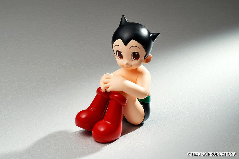quesQ Astro Boy Figure JAPAN OFFICIAL