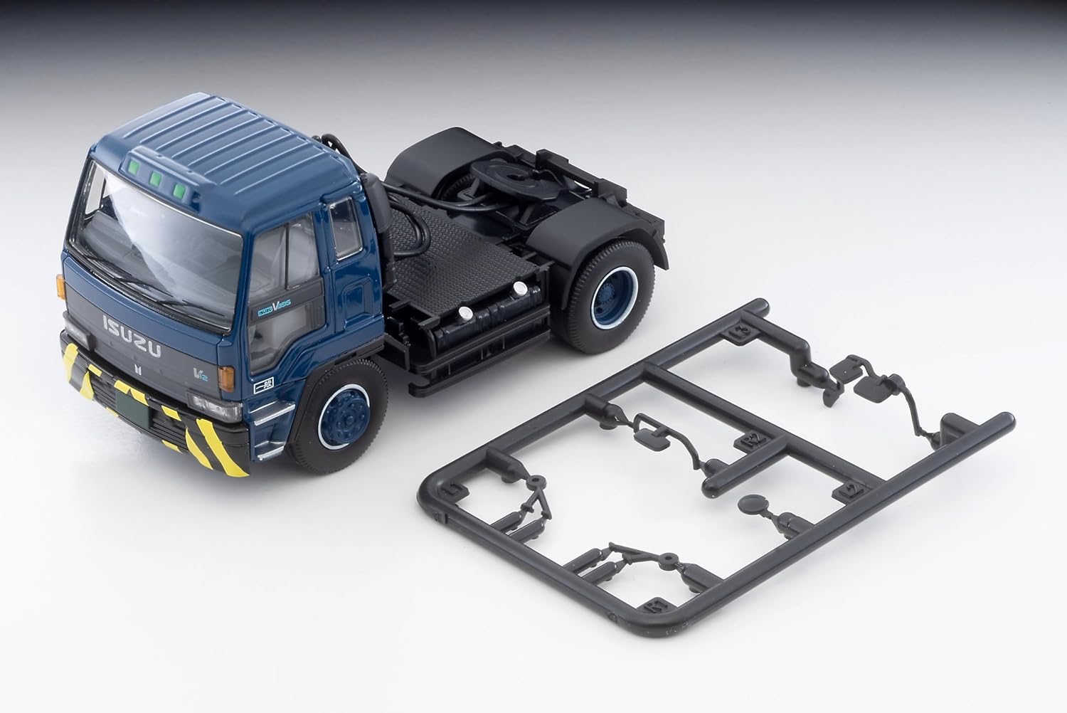 Tomica Limited Vintage Neo 1/64 LV-N347a Isuzu 810EX Tractor Head