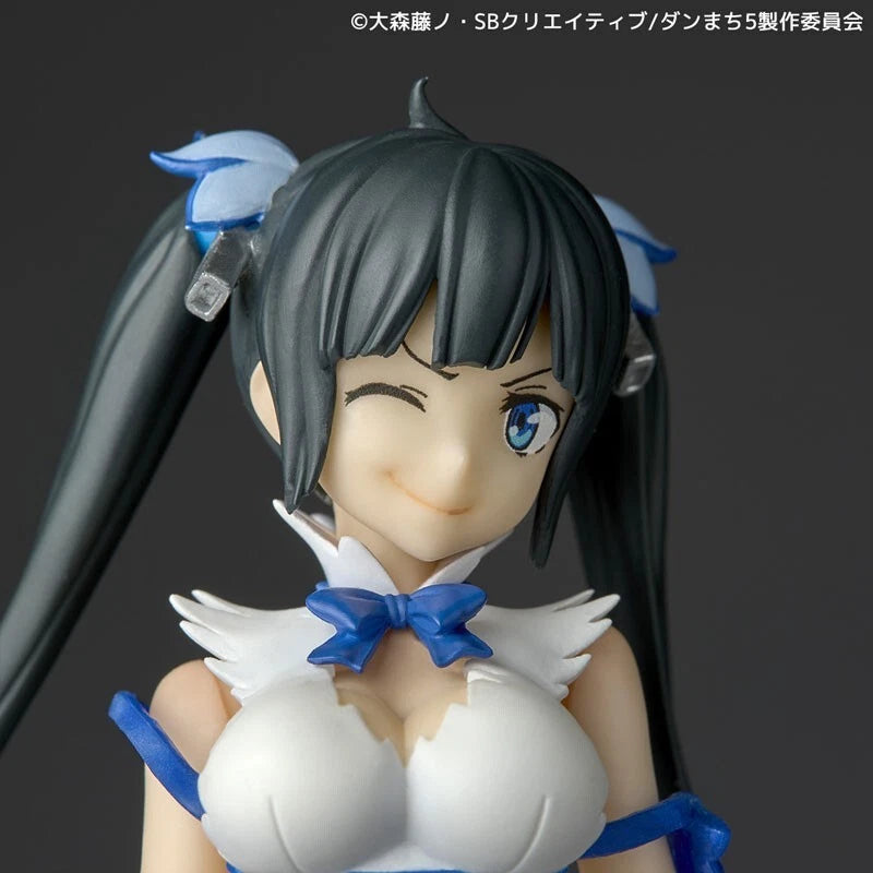 Revoltech Is It Wrong to Try to Pick Up Girls in Dungeon? Hestia Action Figure