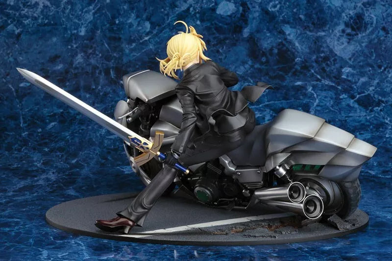 Fate/Zero Sabre e Sabre Motored Cuirassier 1/8 Figure Giappone Funzionario