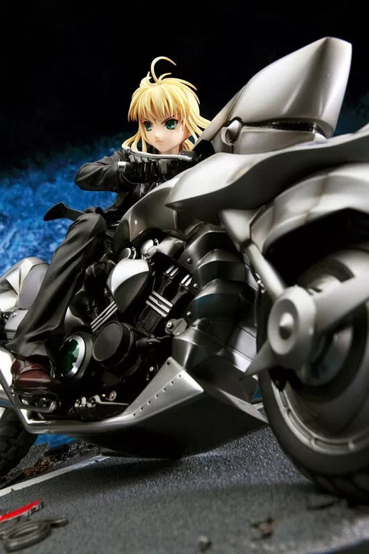 Fate/Zero Sabre e Sabre Motored Cuirassier 1/8 Figure Giappone Funzionario