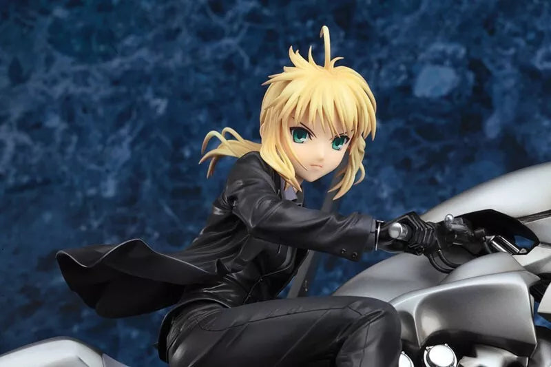 Fate/Zero Sabre e Sabre Motored Cuirassier 1/8 Figure Giappone Funzionario