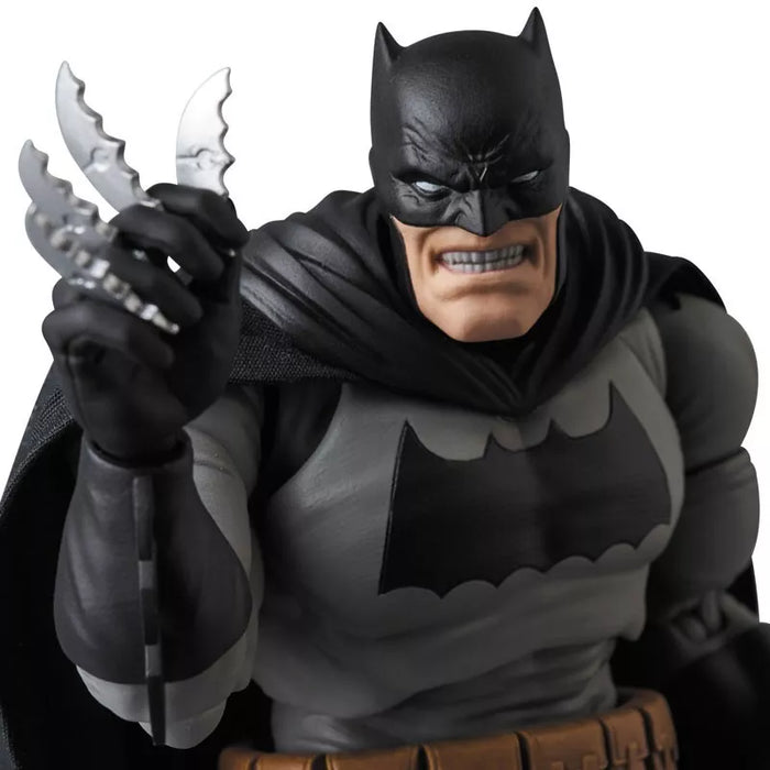 Medicom Toy Mafex No.106 The Dark Knight Restituisce Batman Action Figure Giappone