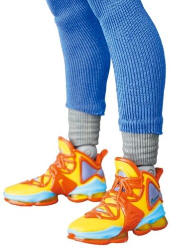 MAFEX No.197 LeBron James SPACE JAM: A NEW LEGACY Ver. Action